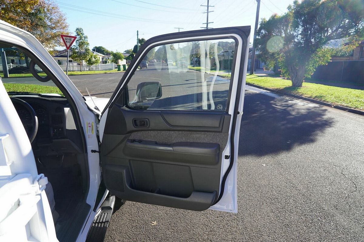 2012 Nissan Patrol ST (4x4) MY11 Upgrade