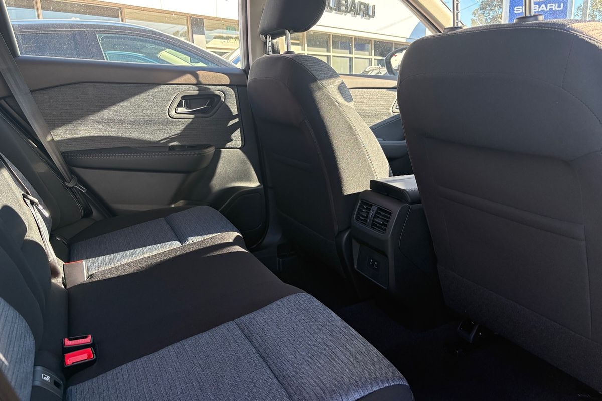 2025 Nissan X-TRAIL ST T33