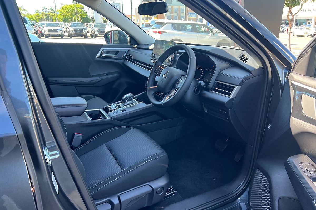 2024 Mitsubishi Outlander LS ZM