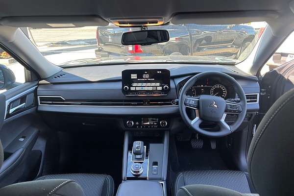2024 Mitsubishi Outlander LS ZM