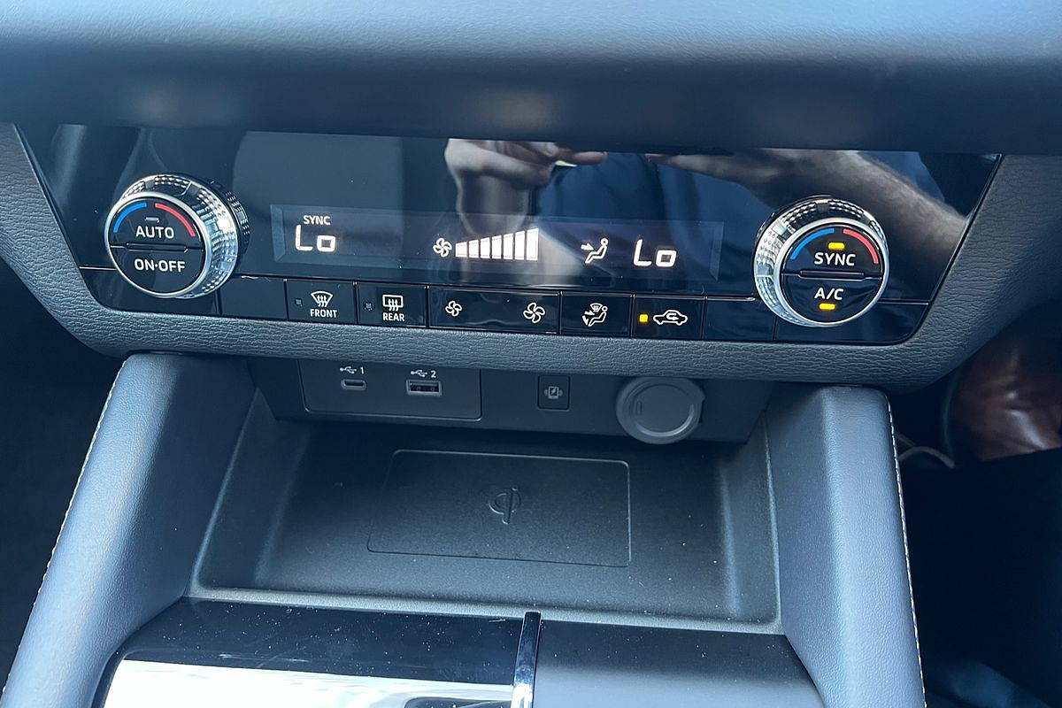 2024 Mitsubishi Outlander LS ZM