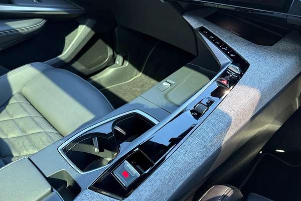2025 Peugeot 3008 GT Premium Hybrid P64