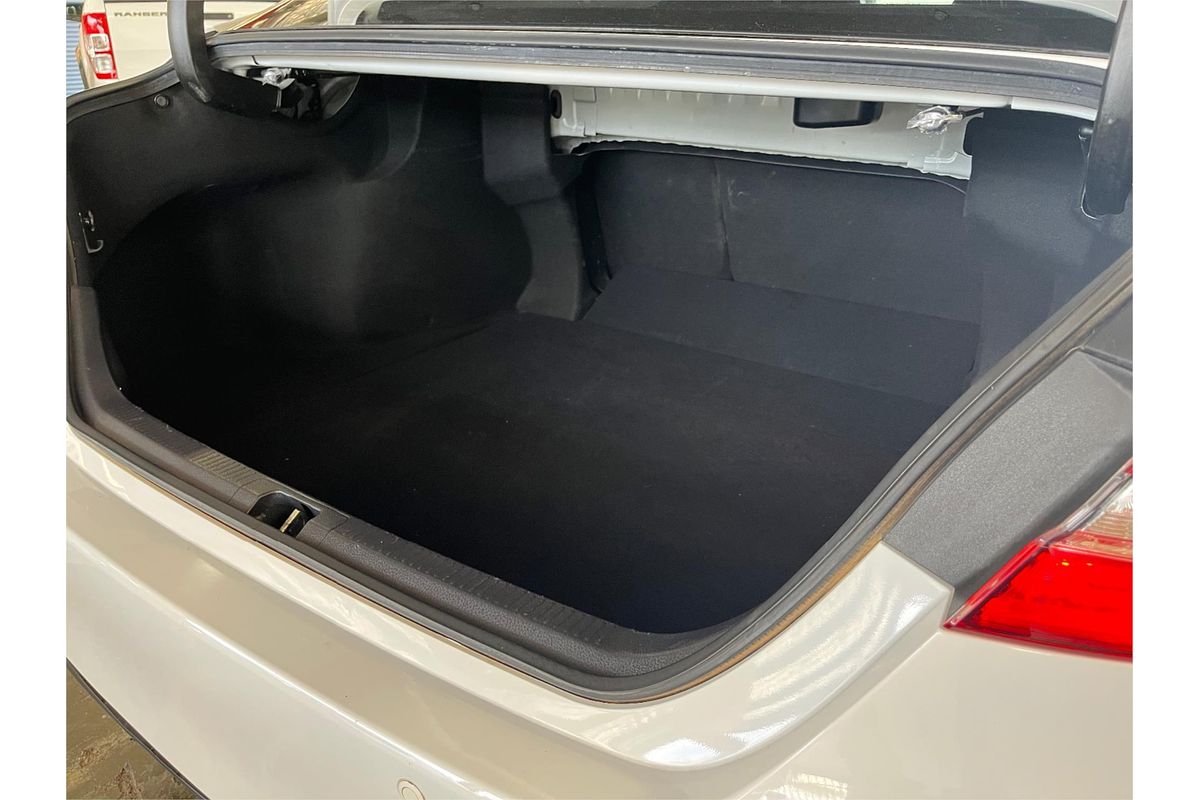 2018 Toyota Camry Ascent AXVH71R