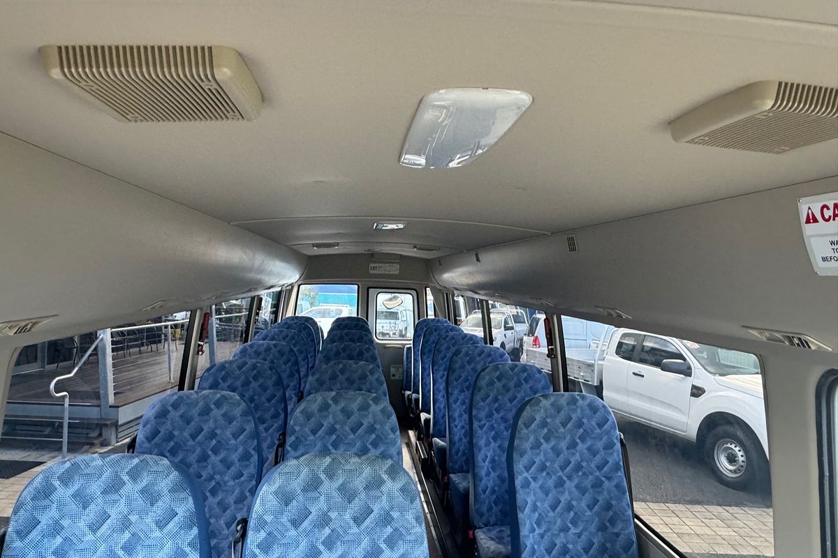 2017 Mitsubishi ROSA DELUXE BE600