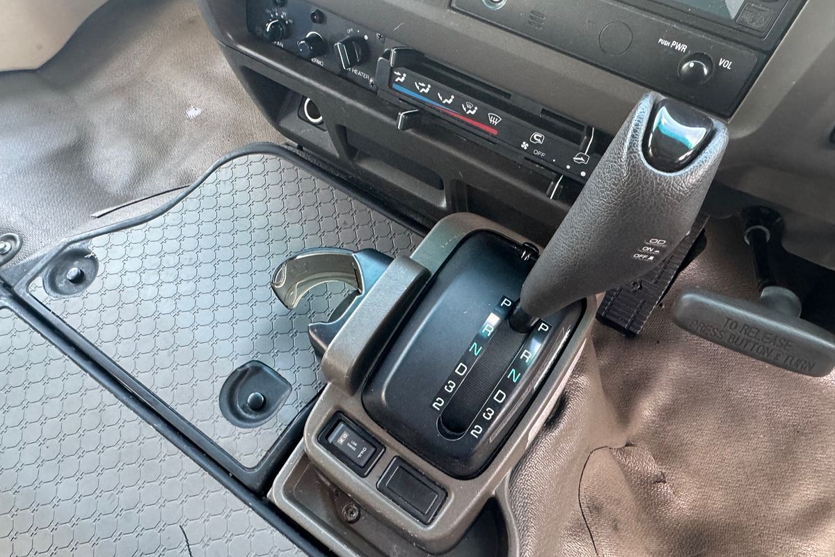 2017 Mitsubishi ROSA DELUXE BE600