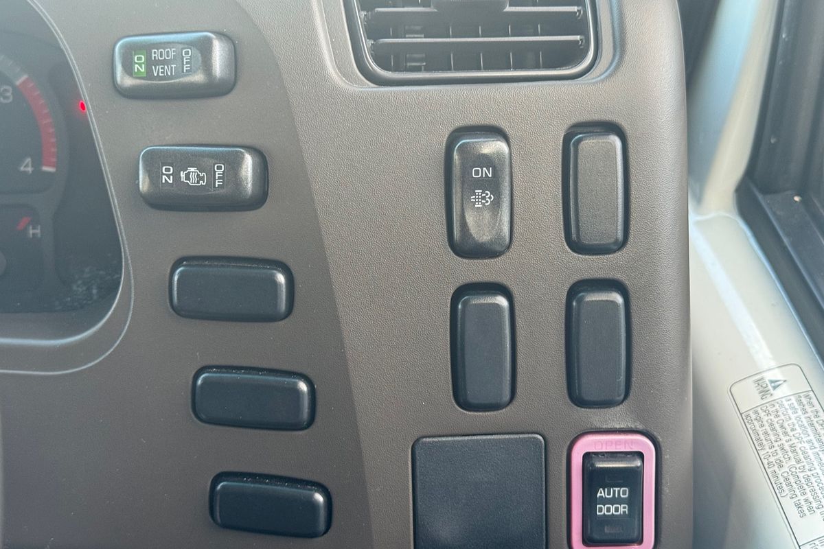 2017 Mitsubishi ROSA DELUXE BE600