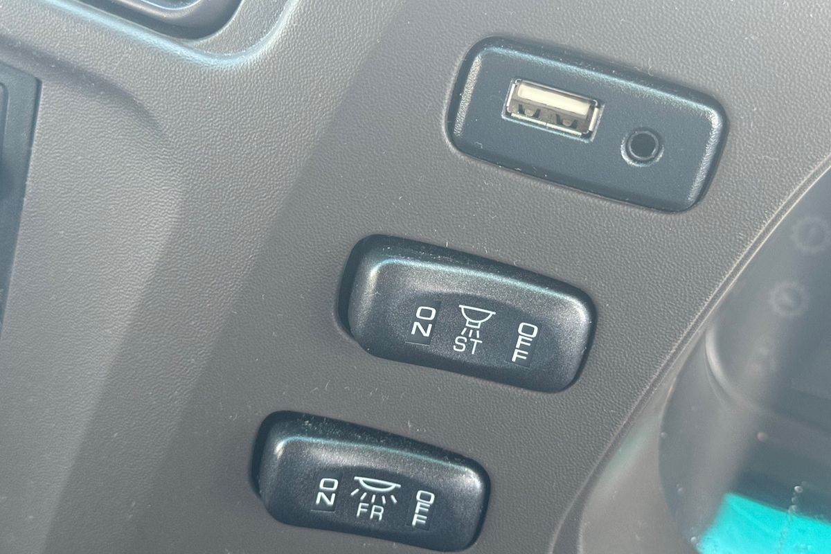 2017 Mitsubishi ROSA DELUXE BE600
