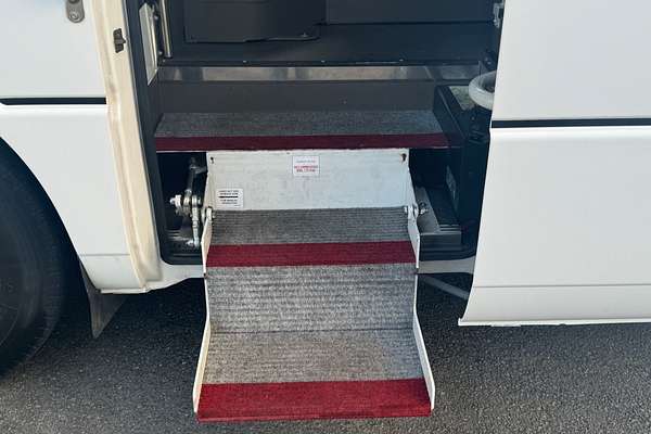 2017 Mitsubishi ROSA DELUXE BE600