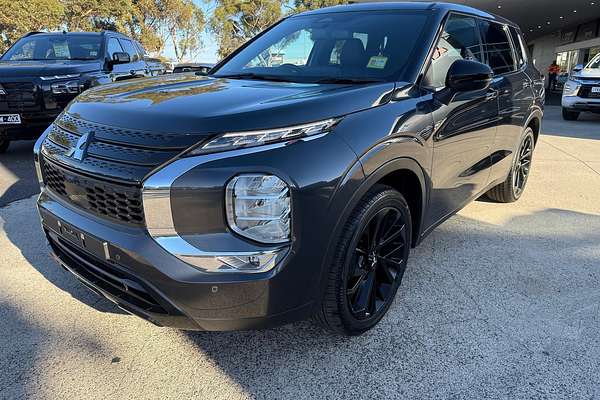 2024 Mitsubishi Outlander Black Edition ZM