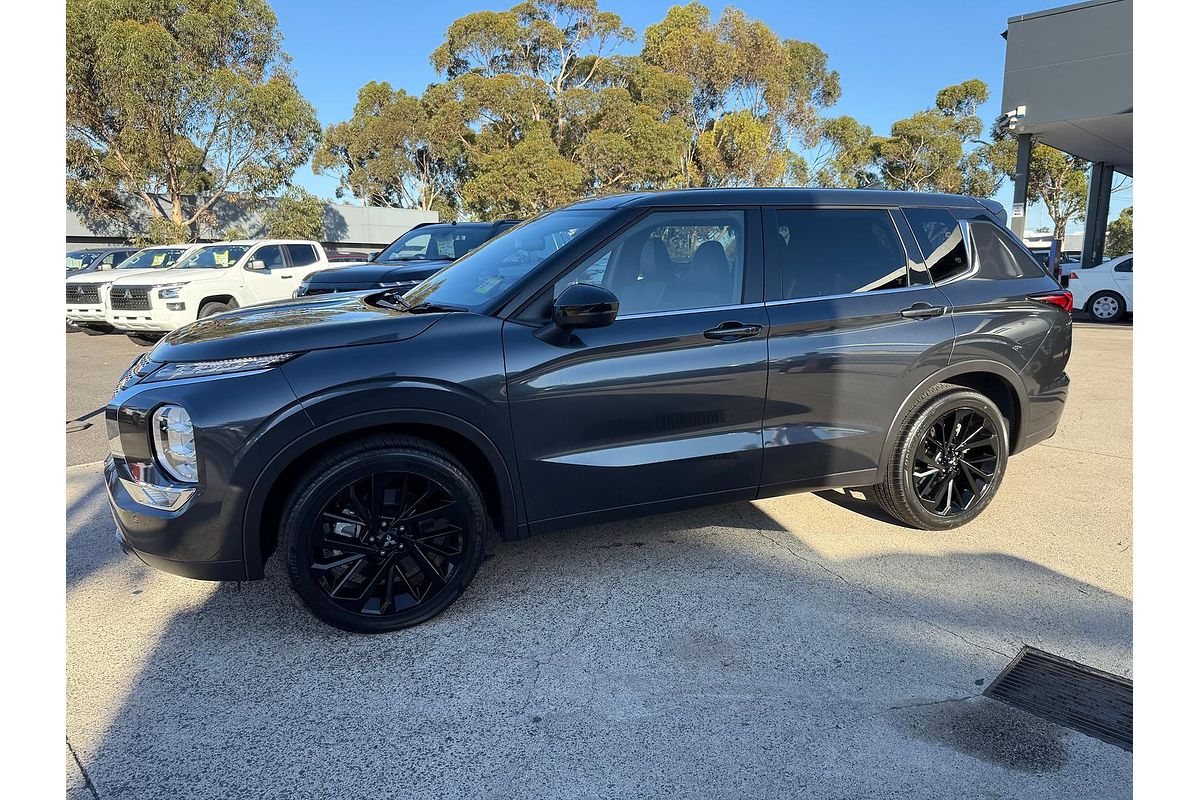 2024 Mitsubishi Outlander Black Edition ZM