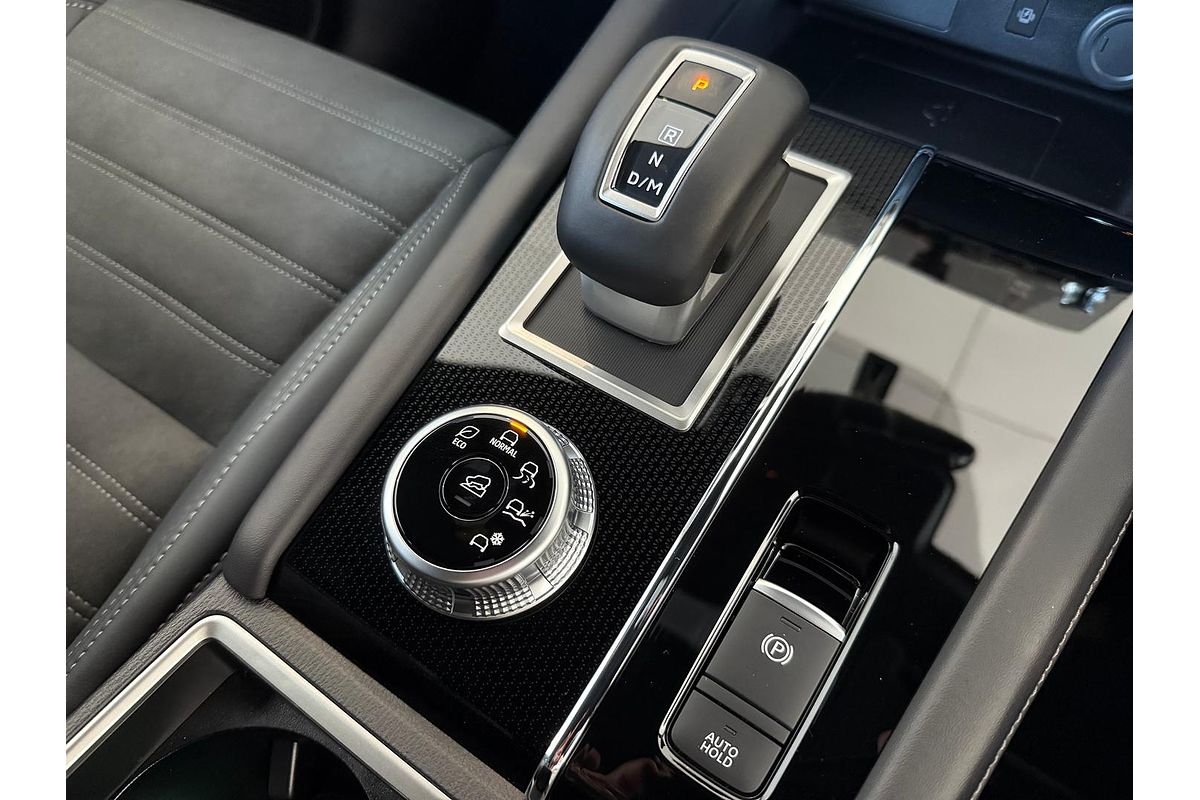 2024 Mitsubishi Outlander Black Edition ZM