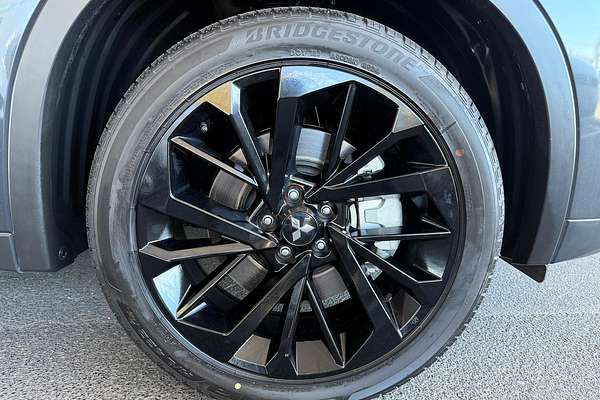 2024 Mitsubishi Outlander Black Edition ZM