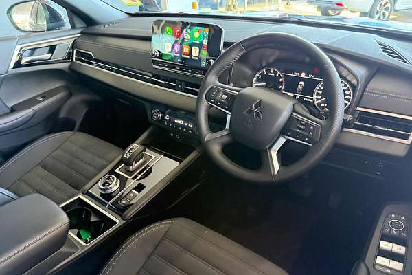2024 Mitsubishi Outlander Black Edition ZM