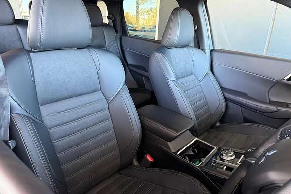2024 Mitsubishi Outlander Black Edition ZM