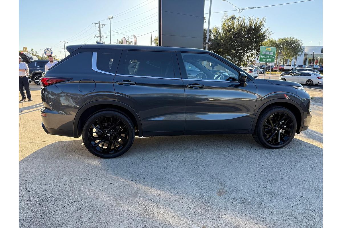 2024 Mitsubishi Outlander Black Edition ZM