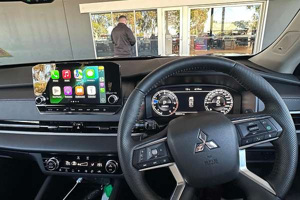 2023 Mitsubishi Outlander Exceed ZM