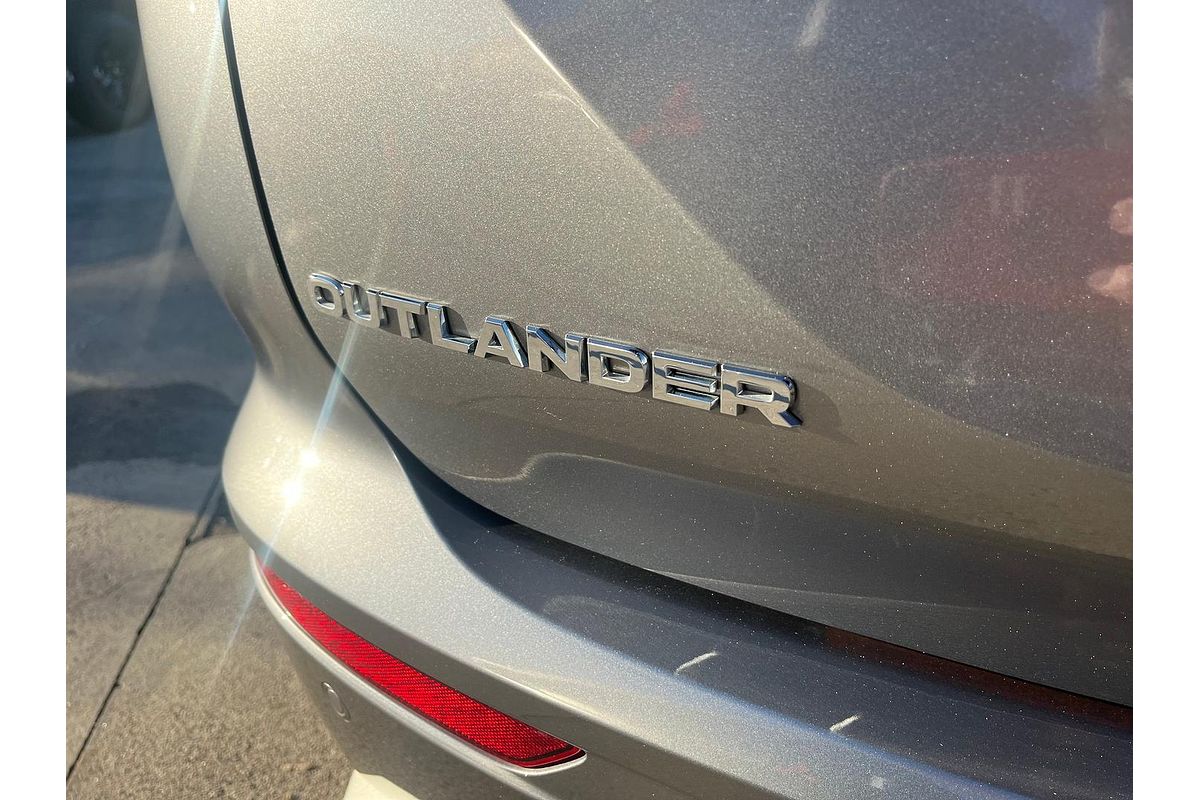 2023 Mitsubishi Outlander Exceed ZM