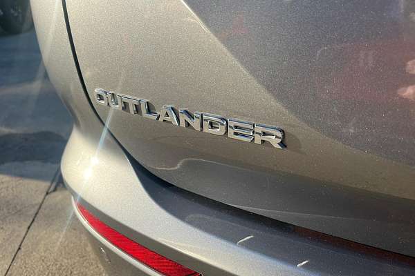 2023 Mitsubishi Outlander Exceed ZM