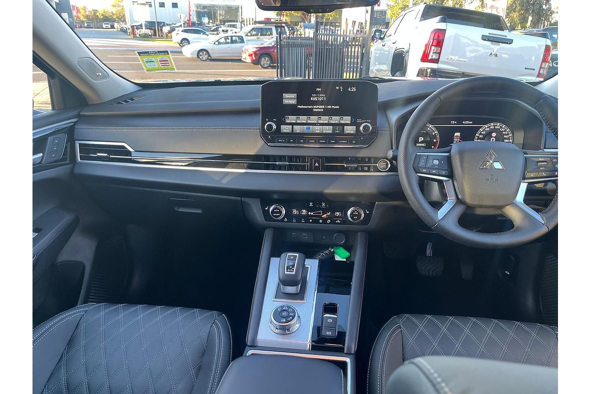 2023 Mitsubishi Outlander Exceed ZM