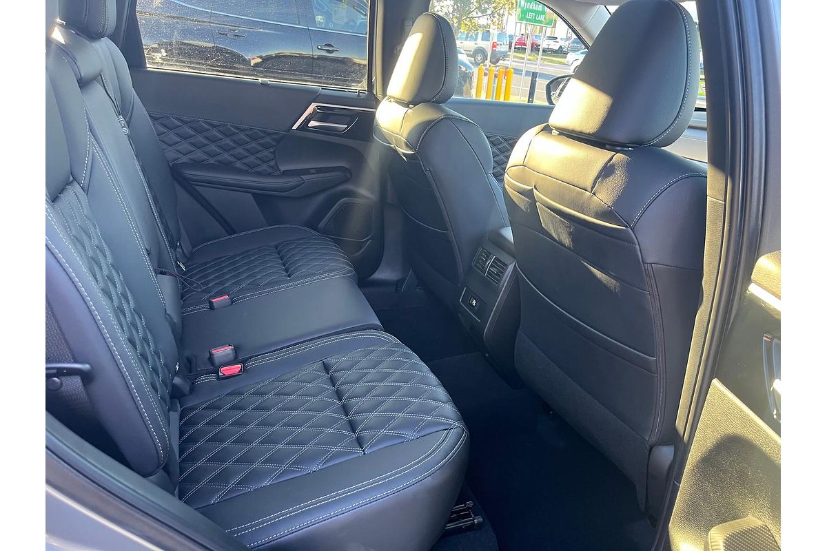2023 Mitsubishi Outlander Exceed ZM