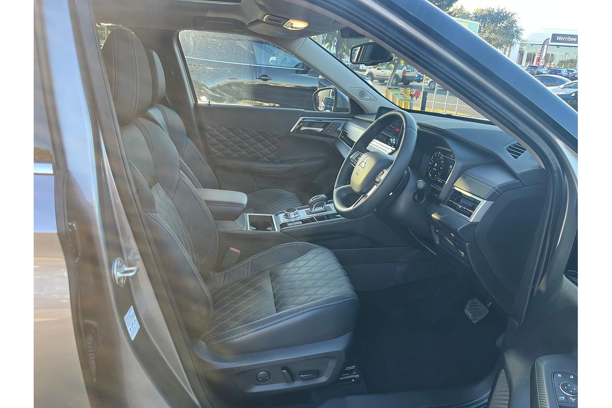 2023 Mitsubishi Outlander Exceed ZM