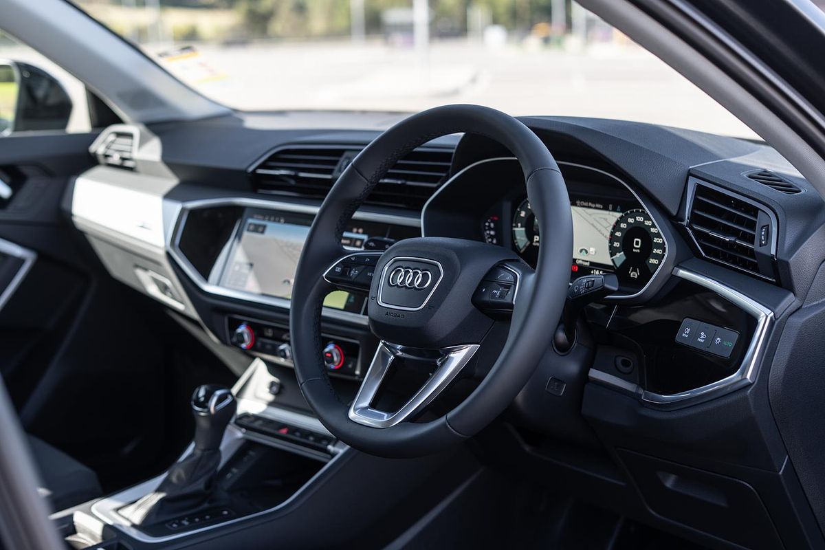 2025 Audi Q3 35 TFSI S line F3