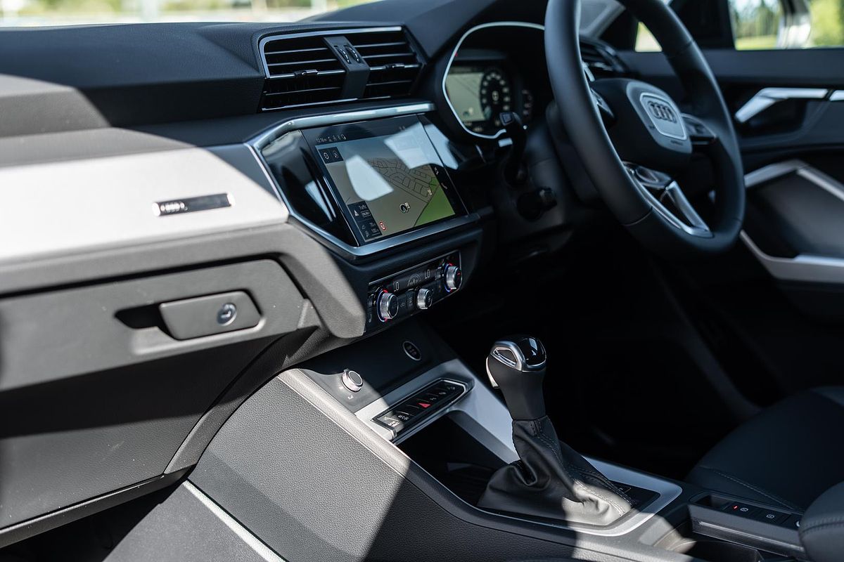 2025 Audi Q3 35 TFSI S line F3