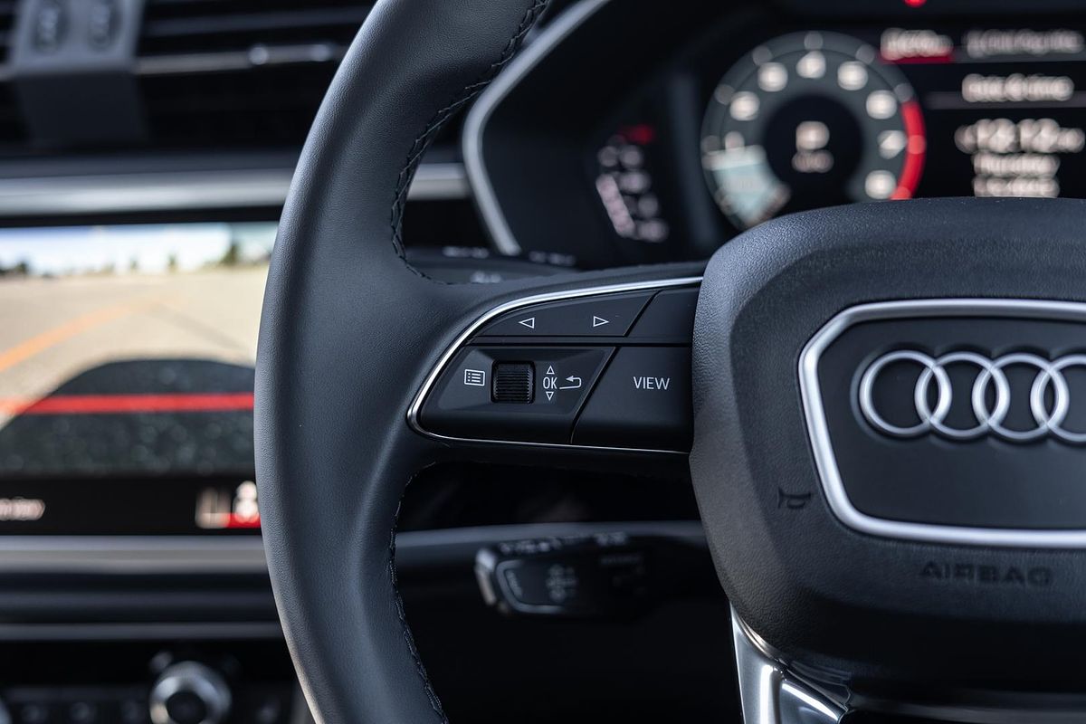 2025 Audi Q3 35 TFSI S line F3