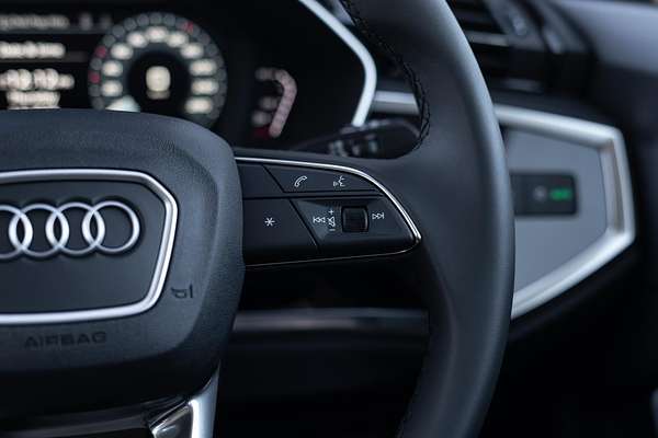 2025 Audi Q3 35 TFSI S line F3