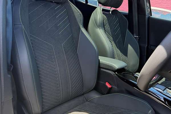 2025 Peugeot 2008 GT Hybrid P24