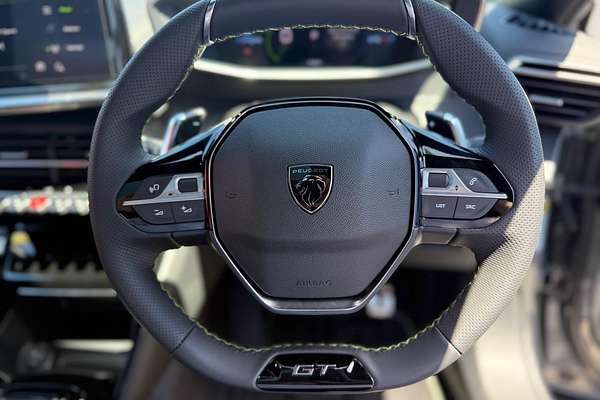2025 Peugeot 2008 GT Hybrid P24