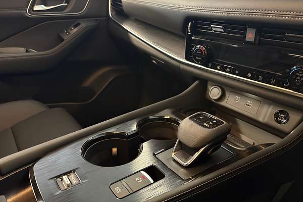 2025 Nissan X-TRAIL ST-L T33