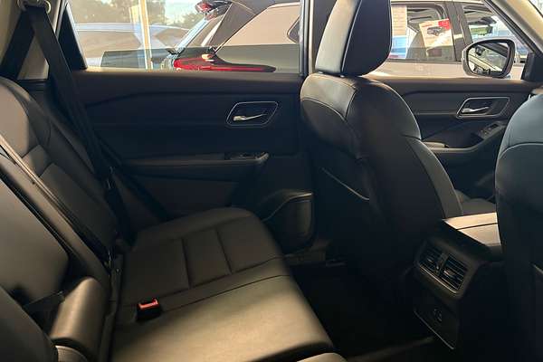 2025 Nissan X-TRAIL ST-L T33