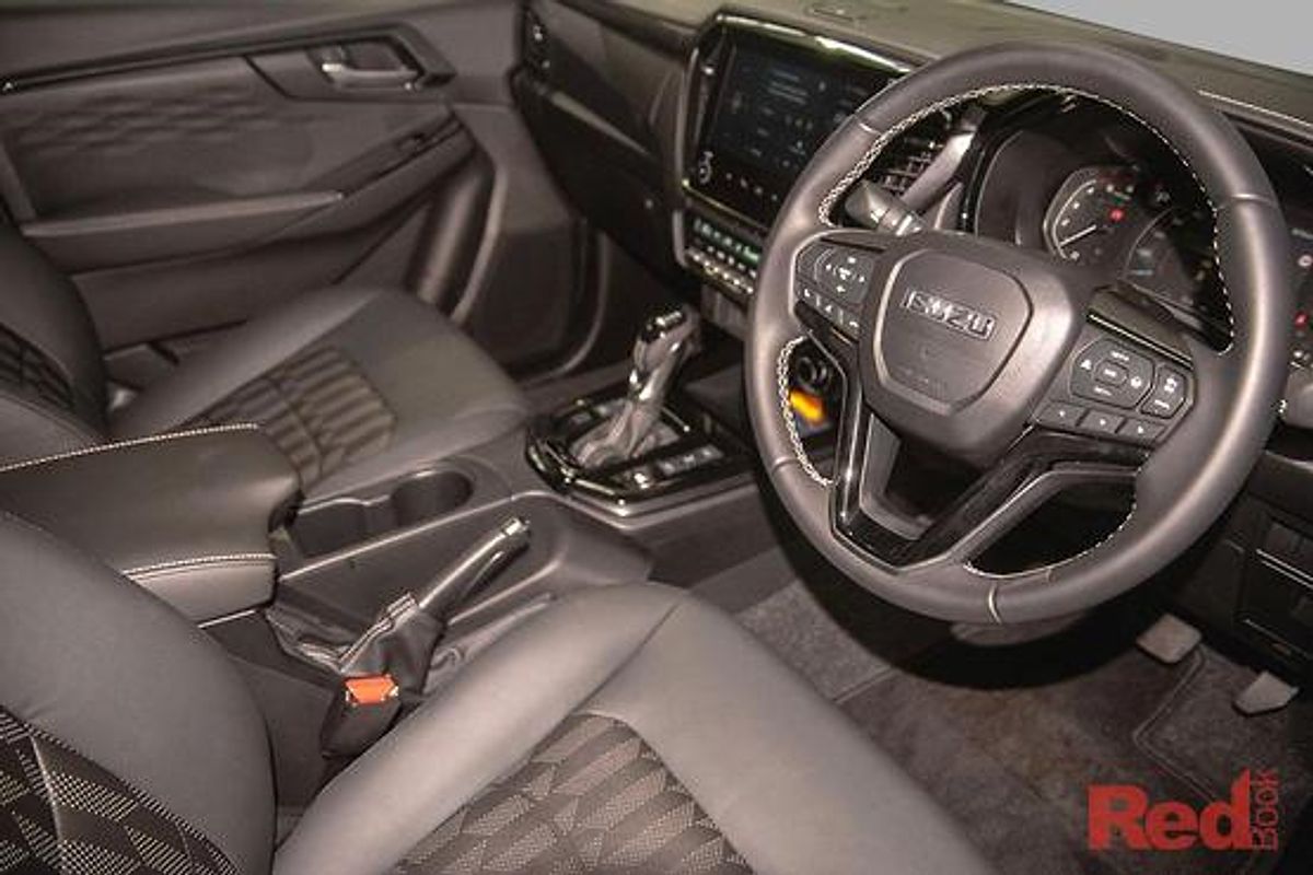 2025 Isuzu D-MAX BLADE 4X4