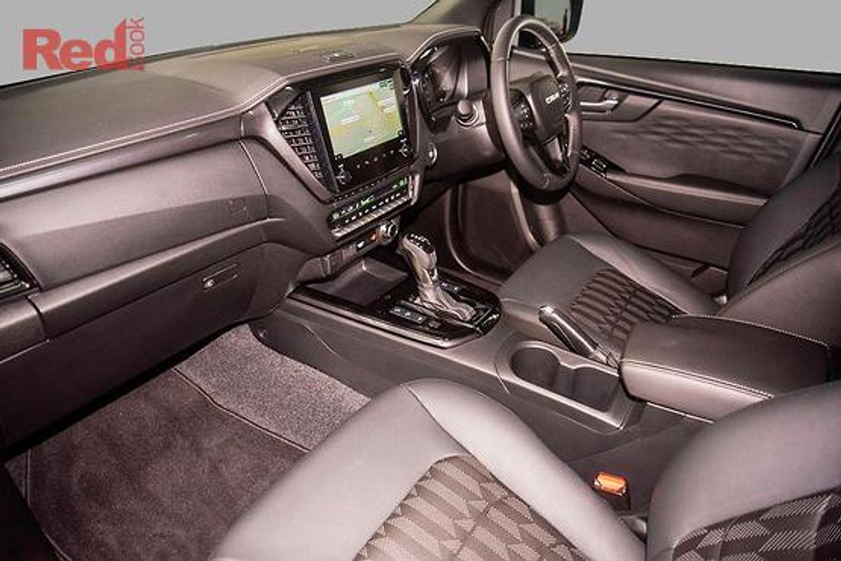 2025 Isuzu D-MAX BLADE 4X4