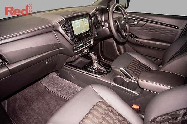 2025 Isuzu D-MAX BLADE 4X4