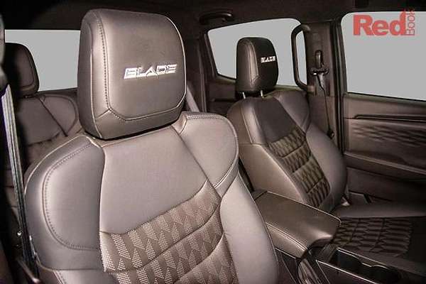 2025 Isuzu D-MAX BLADE 4X4