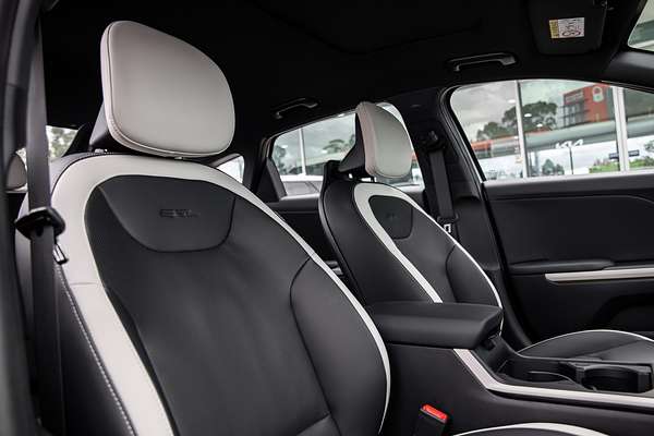 2025 Kia K4 GT-Line CL4m