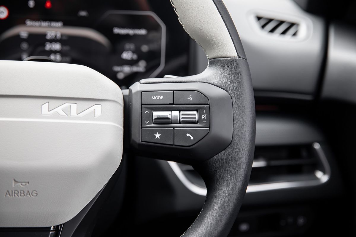 2025 Kia K4 GT-Line CL4m