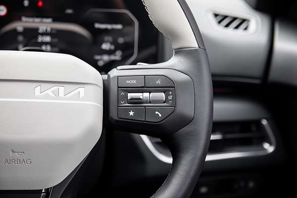 2025 Kia K4 GT-Line CL4m