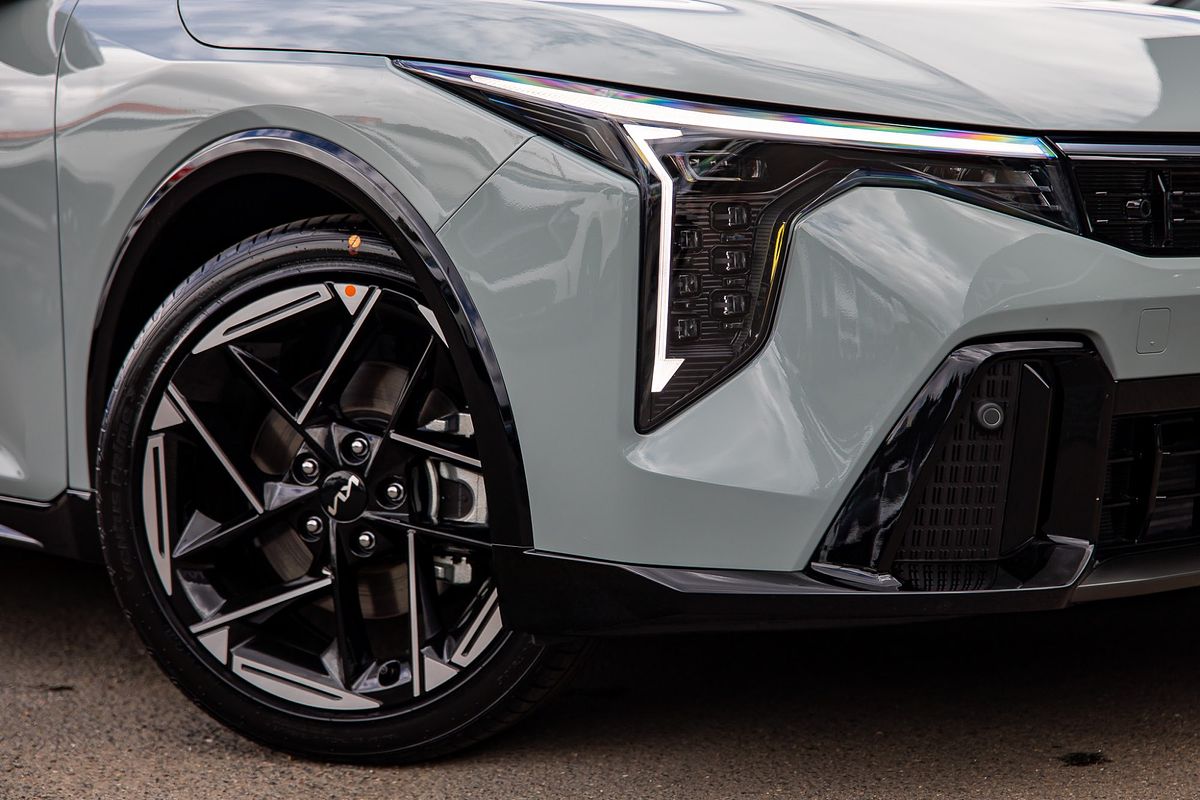 2025 Kia K4 GT-Line CL4m