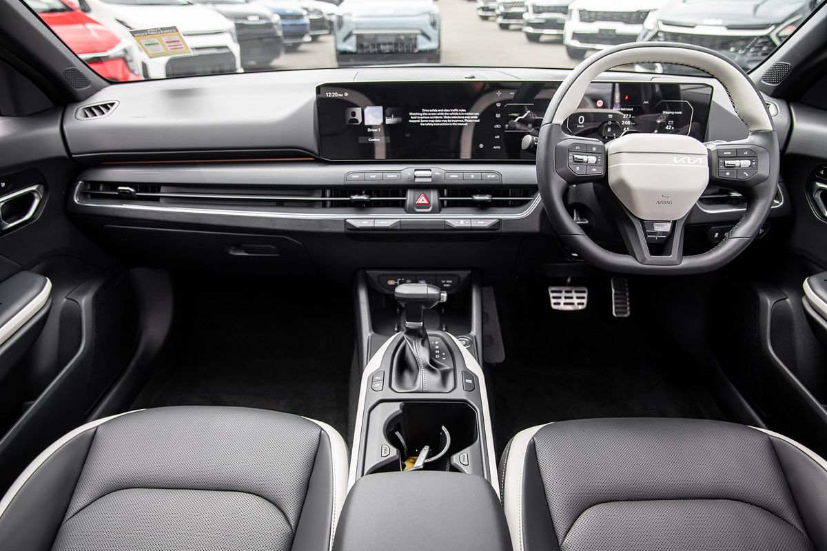 2025 Kia K4 GT-Line CL4m