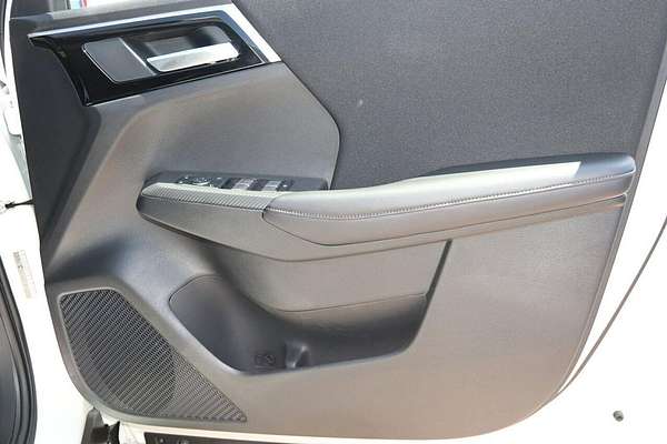 2024 Mitsubishi Outlander ES ZM