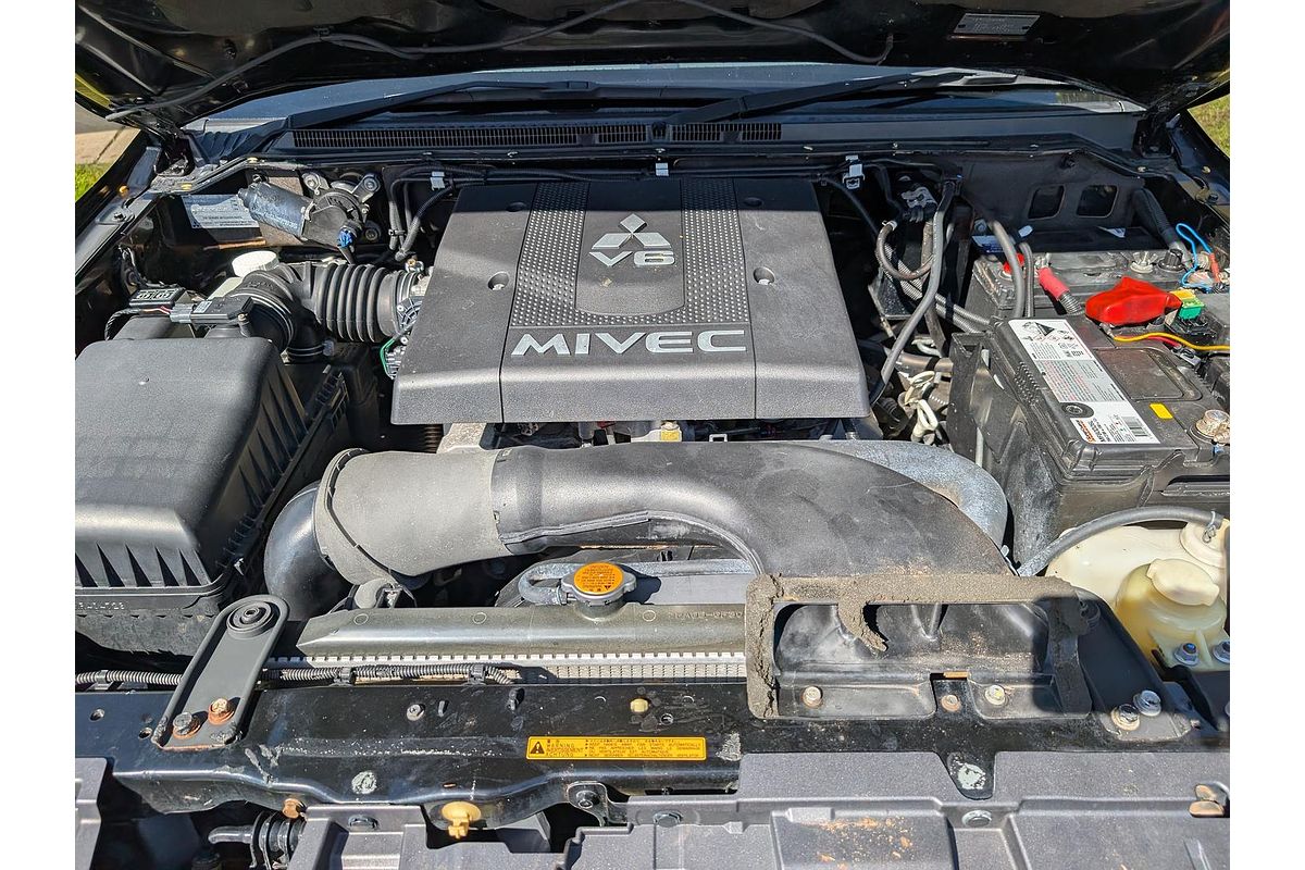 2008 Mitsubishi Pajero VR-X NS