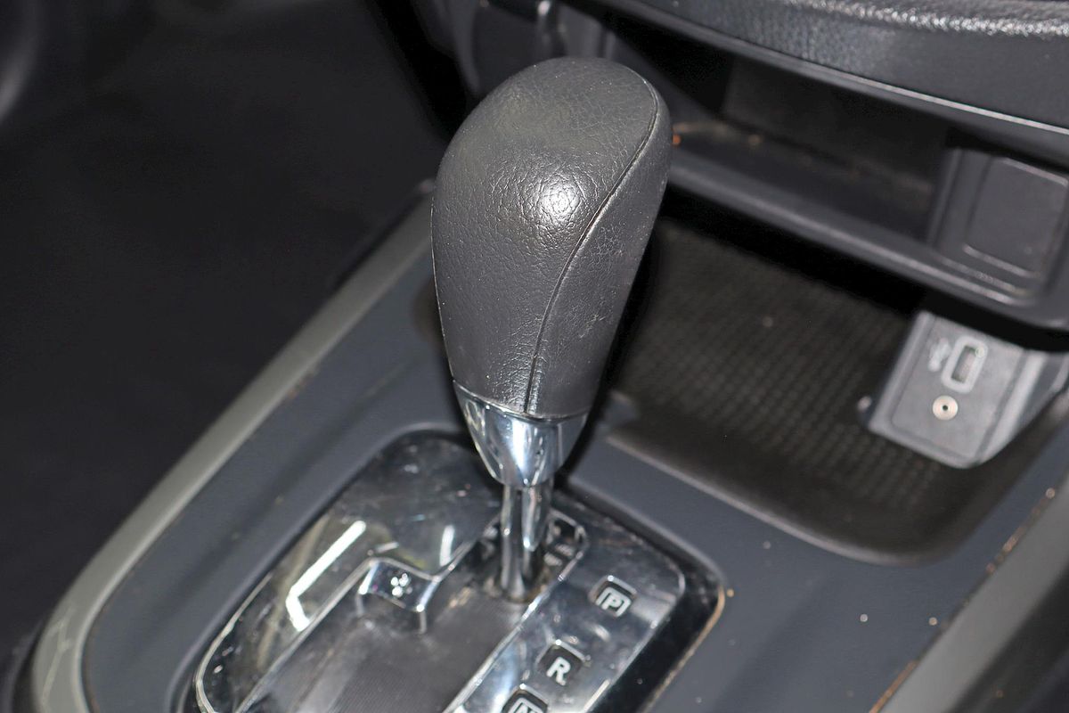 2022 Nissan Navara SL D23 Rear Wheel Drive