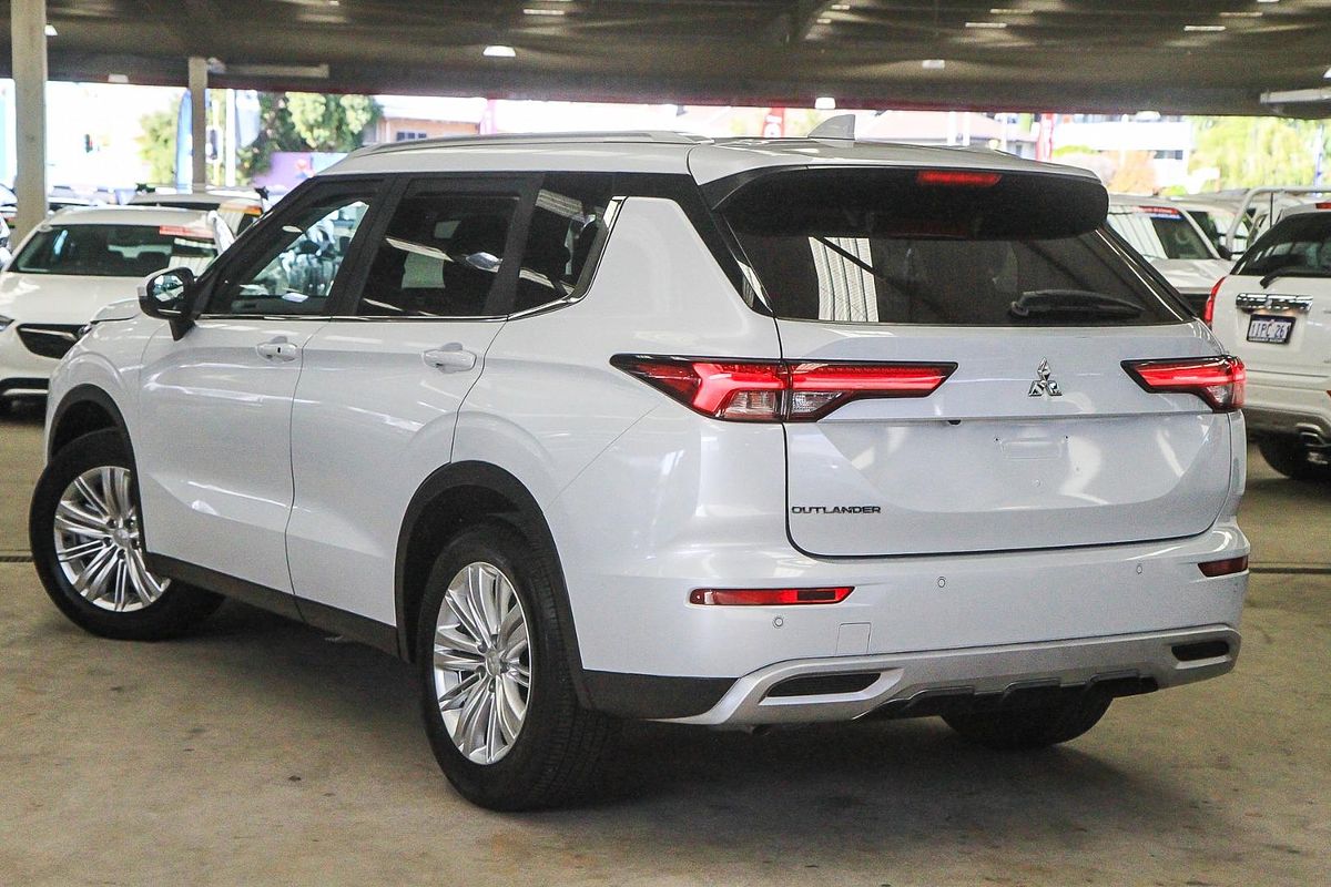 2024 Mitsubishi Outlander LS ZM
