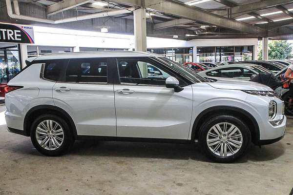 2024 Mitsubishi Outlander LS ZM