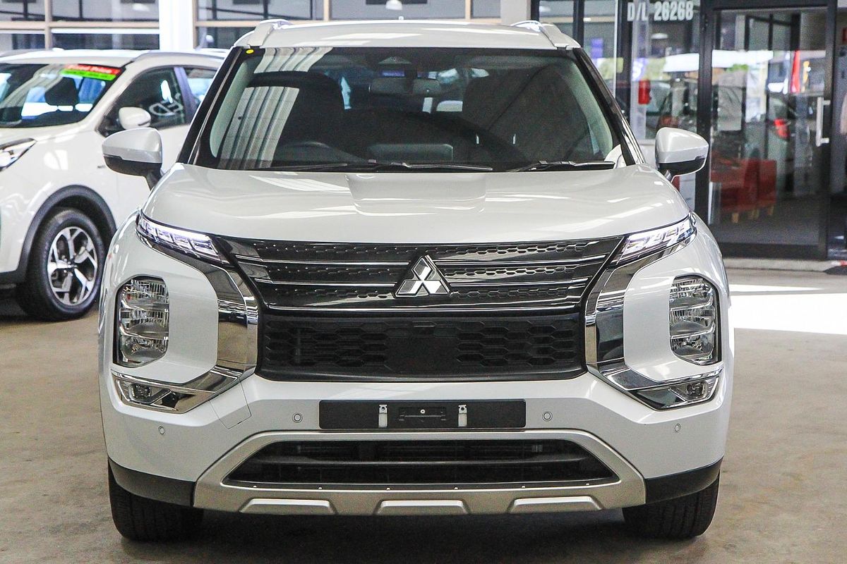 2024 Mitsubishi Outlander LS ZM