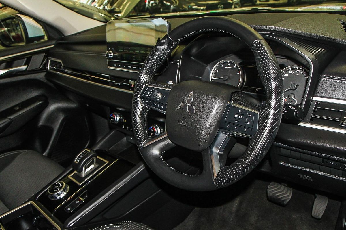 2024 Mitsubishi Outlander LS ZM
