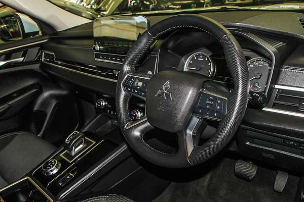 2024 Mitsubishi Outlander LS ZM